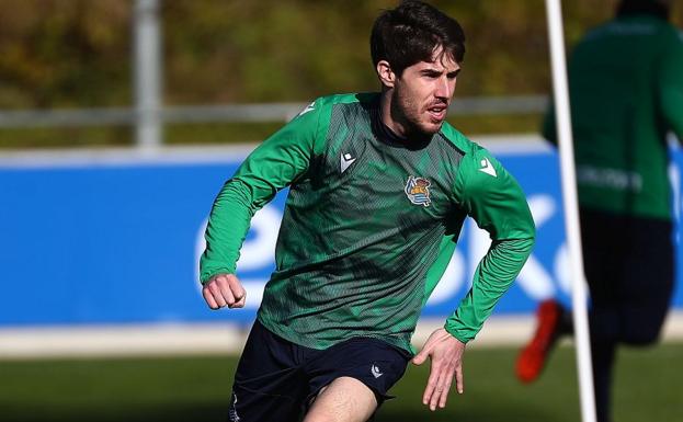 Aritz vuelve a ejercitarse con el grupo