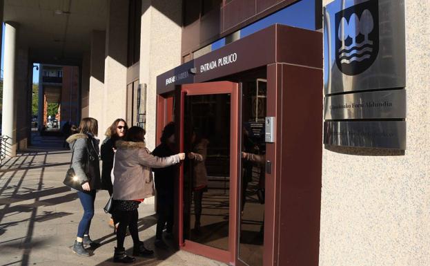 El teléfono antifraude de Gipuzkoa cumple 11 años con 250 denuncias anuales de media