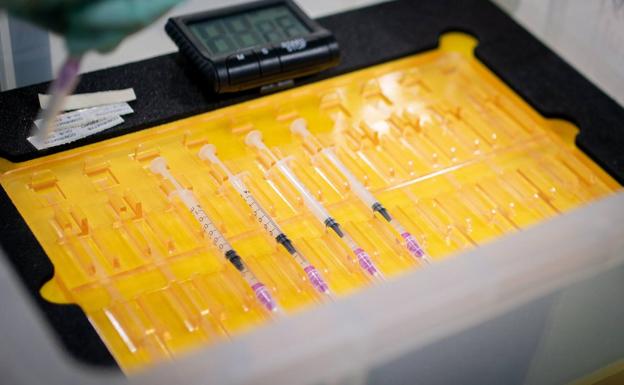 El Gobierno responde a Urkullu que las vacunas «no están para ser almacenadas, sino para inyectarse al mayor ritmo posible»