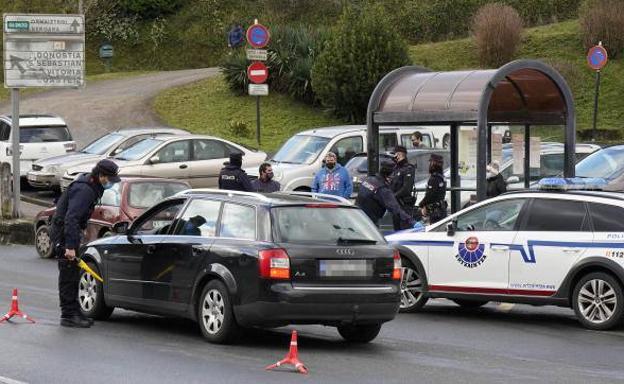 Urkullu quiere coordinar el adelanto del toque de queda a las 20 horas con otras comunidades y reducir los grupos a cuatro personas