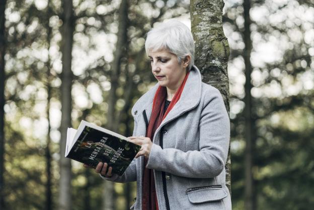 Maite R. Ochotorena: «Busco remover un poco las conciencias, y si la razón se queda corta, tiro de la magia»