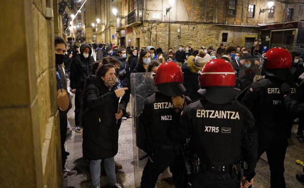 Otegi asegura que «no se puede ocupar un barrio policialmente haya o no un botellón»