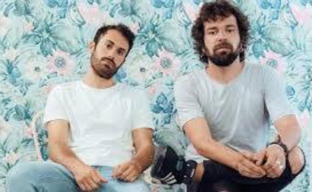 Arnau Griso actúa en formato acústico y deja «sus defectos al descubierto»