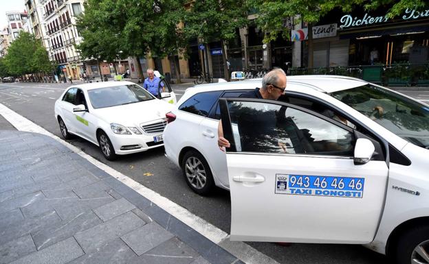 San Sebastián acumula diez años entre las tres capitales vascas con tarifas de taxi más caras, según FACUA