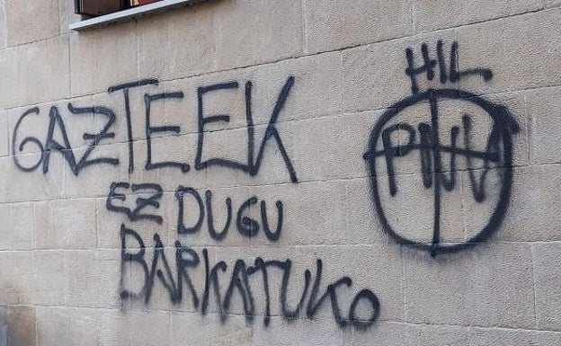 Otegi duda de la autoría de las últimas pintadas contra el PNV por los errores gramaticales