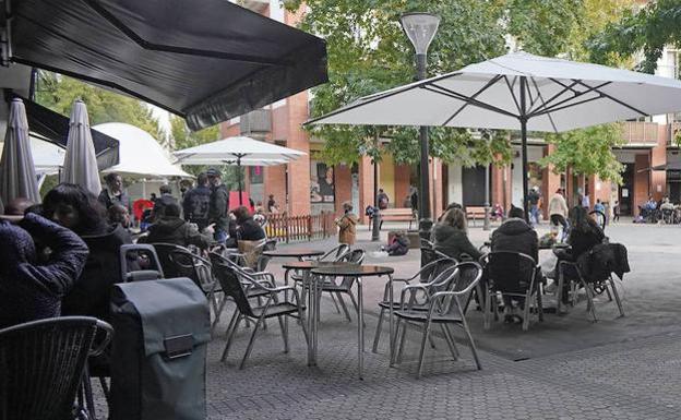 Medio centenar de municipios de Gipuzkoa esquivan por ahora el cierre de la hostelería