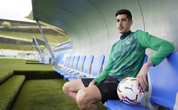 Carlos Fernández: «El proyecto de la Real te seduce. Ves cómo disfrutan los jugadores y te da envidia»