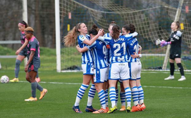 La Real Sociedad sufre bajo la lluvia y no pasa del empate