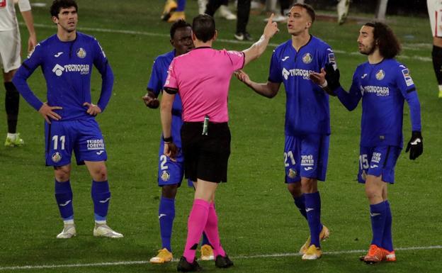 Competición sanciona a Djené con dos partidos y no jugará contra la Real