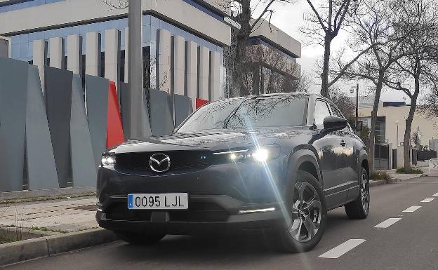 Prueba en profundidad del Mazda MX-30, SUV eléctrico con enfoque urbano