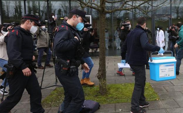 4.500 ertzainas inician el lunes su vacunación en Oiartzun, Erandio y Arkaute