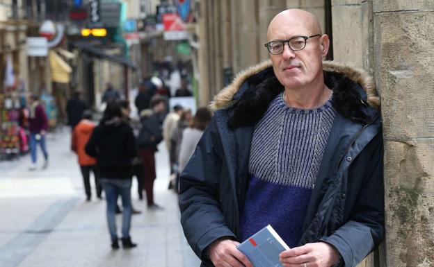 Julen Belamuno idazlea gonbidatu, larunbateko 'Arte[faktua]' saioan