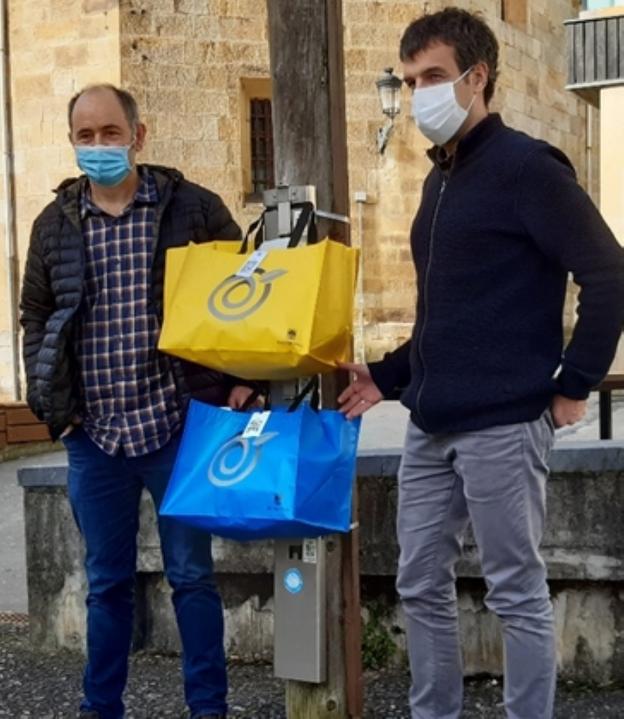 Ontzi arinak eta papera eta kartoia biltzeko poltsak banatuko ditu udalak