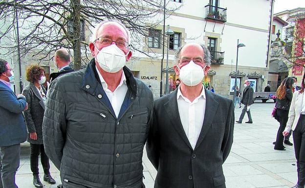 Miguel Ángel Lazpiur, presidente de la Asociación de Amigos de Arizmendiarrieta, y Juan María Concha, presidente de ASEkoop.