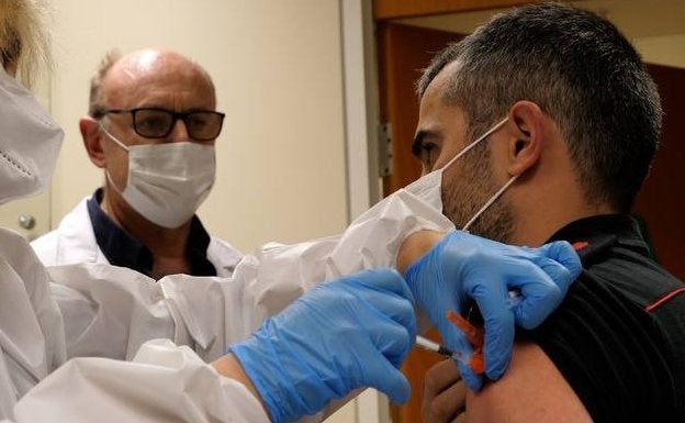 70 ertzainas han recibido en Oiartzun la primera dosis de AstraZeneca