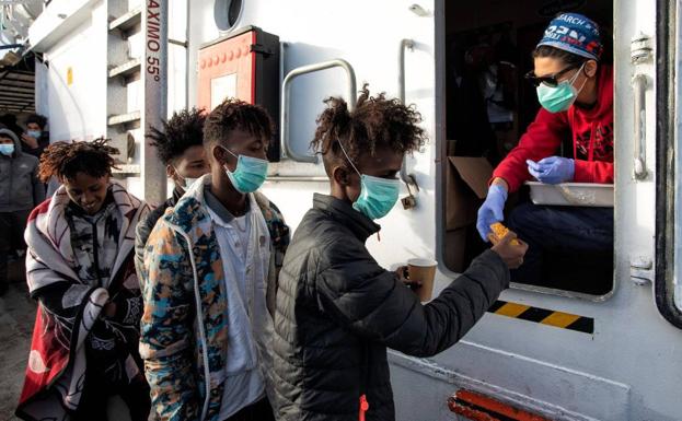 El 'Aita Mari' recibe permiso para desembarcar en Sicilia