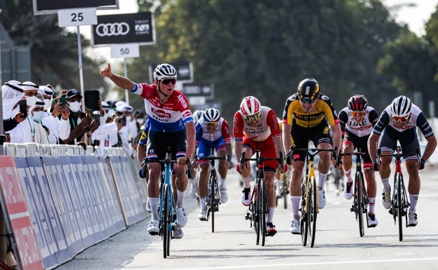Primer día en carretera de Van der Poel