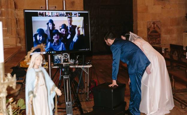 Las bodas de la pandemia se suman a la multipantalla