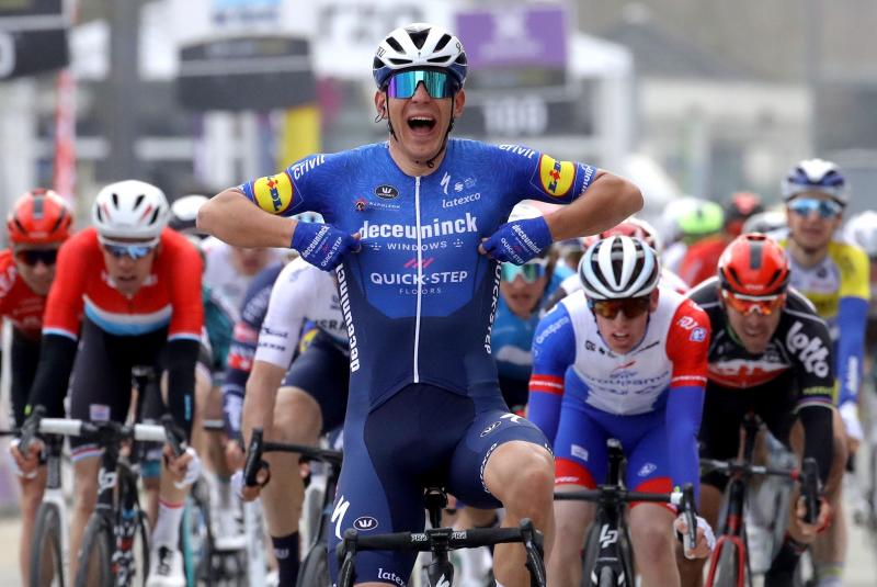 Alex Aranburu, sexto en la Omloop Het Nieuwsblad resuelta al sprint por Davide Ballerini