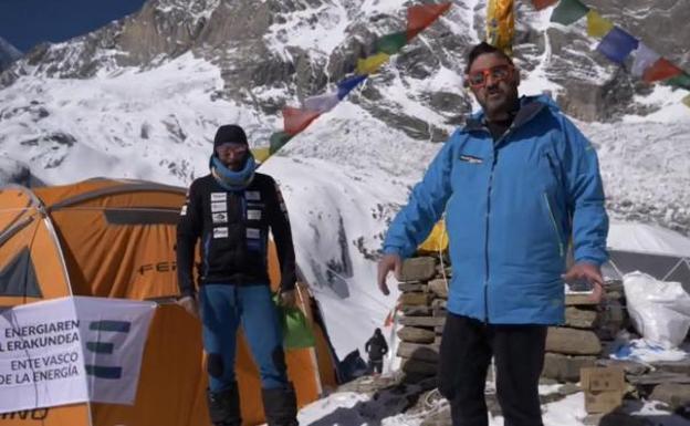 Alex Txikon se retira definitivamente del Manaslu y vuelve a casa