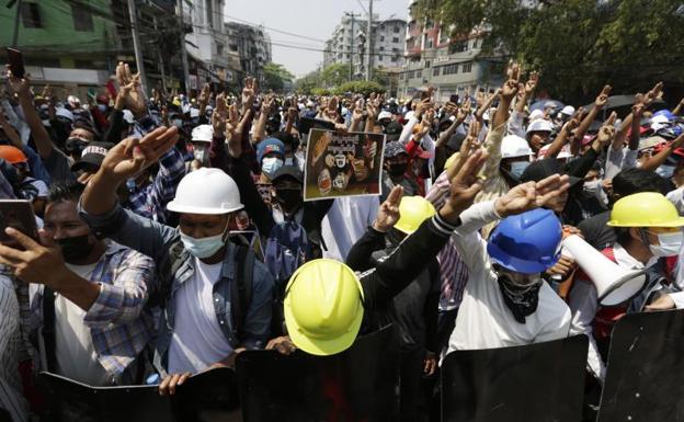 Dieciocho muertos en las protestas contra el golpe de Estado en Birmania