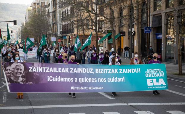 Trabajadores del ámbito de los cuidados se movilizan en un jornada de huelga para denunciar la «precariedad» del sector