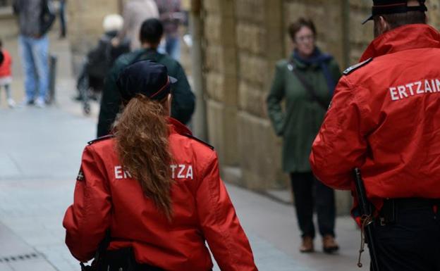 Reconocen la enfermedad laboral de un ertzaina que estuvo expuesto a productos químicos