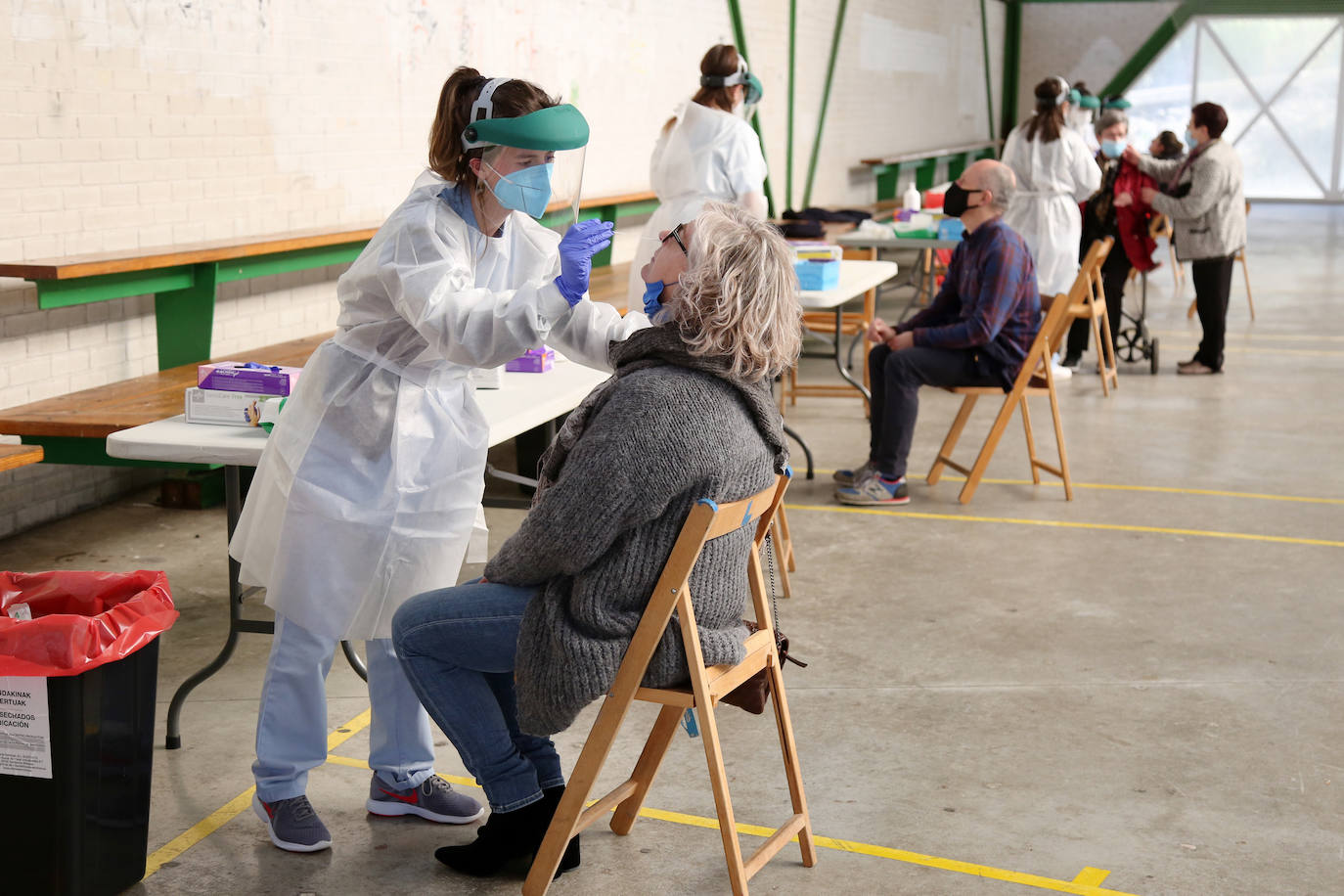 La incidencia del virus baja de los 200 casos en Euskadi pese al ligero repunte de contagios