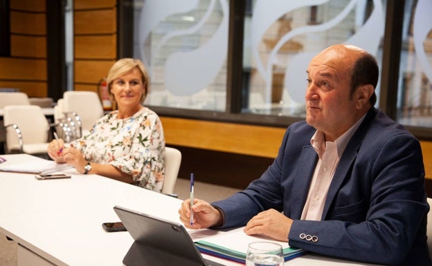 El PNV interpreta la maniobra de Iglesias como «inteligente, pero arriesgada»