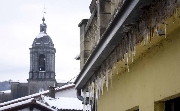 Frío intenso y heladas en el interior de cara al puente de San José en Euskadi