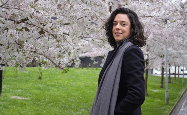 Alaine Agirre (Escritora): «Veo esta novela como una bestia que no encaja y en su fealdad, la encuentro bella»