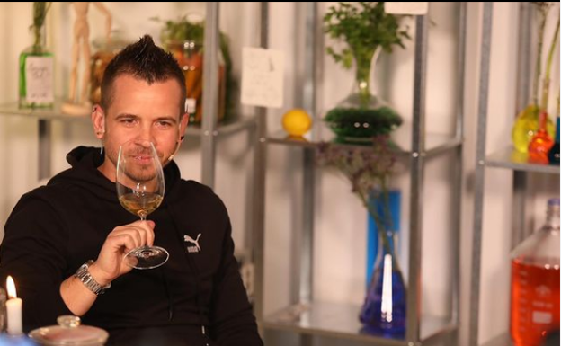 Dabiz Muñoz cata txakoli en el Basque Culinary Center