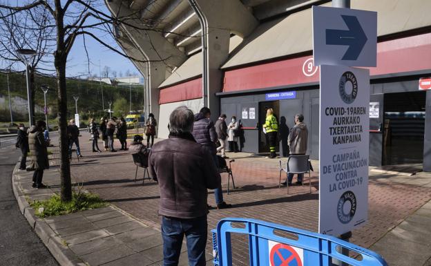 Sanidad y las comunidades extienden AstraZeneca hasta los 65 años para acelerar la vacunación