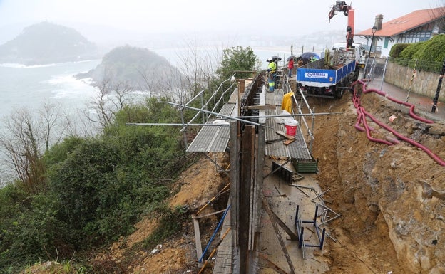 Los vecinos del paseo del Faro advirtieron del «alto riesgo» de desprendimientos en Igeldo