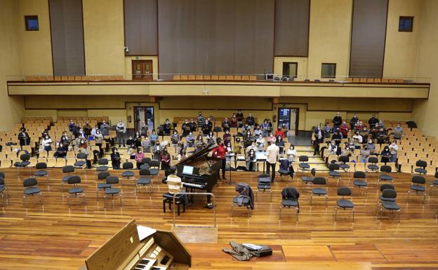 El Orfeón lleva 'gloria' francesa y vigor ruso al Kursaal