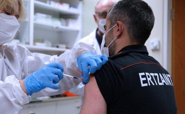 Salud se ve obligada a dosificar las vacunas de AstraZeneca por problemas logísticos