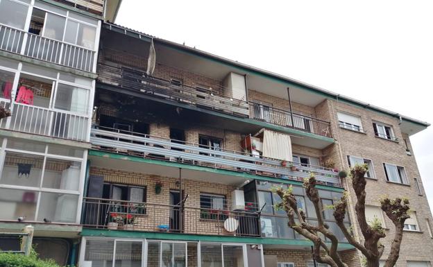 El incendio en el piso de Intxaurrondo no ha provocado daños en la estrucura del edificio
