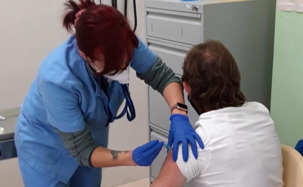 Más de 900 presos comienzan su inmunización en las cárceles vascas