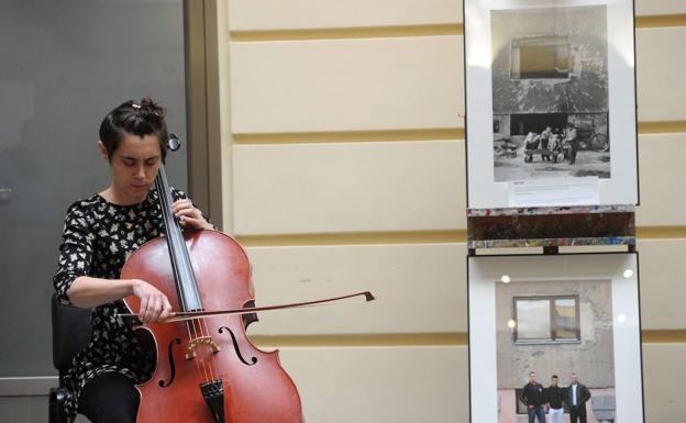 20 talde eta 46 musikari BECen, 'Bidegurutzean' saio berriaren aurkezpenean