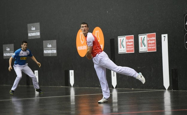 Beñat Rezusta, baja para el partido del viernes en Bilbao
