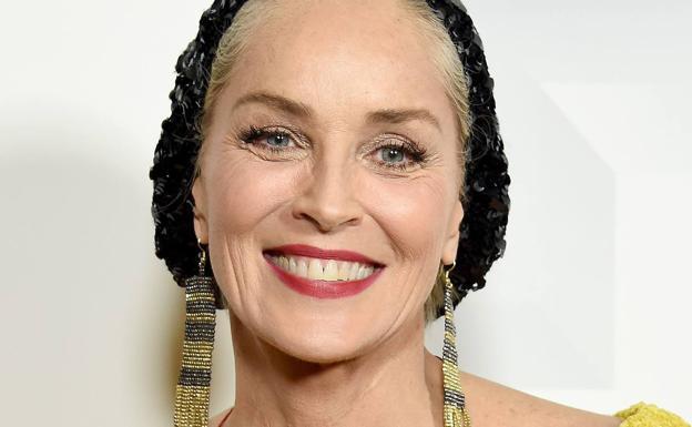 Sharon Stone denuncia que un cirujano aumentó sus pechos sin su consentimiento