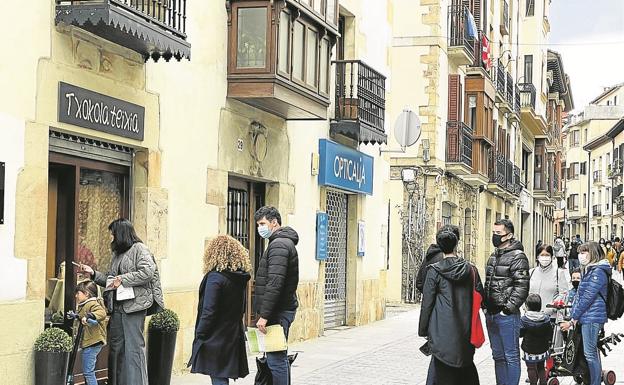 La alta afluencia de visitantes llena los servicios y enclaves turísticos
