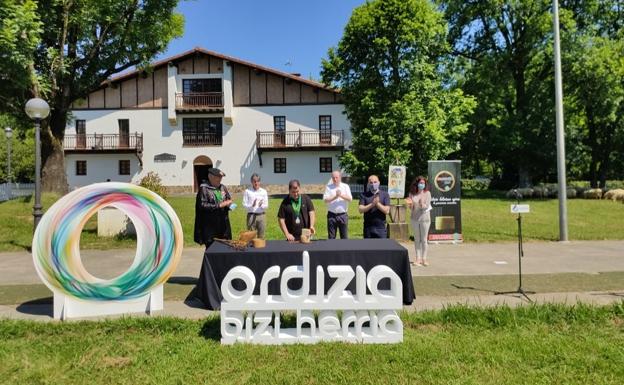 Gaur egitekoa zen Idiazabal Gazta berriaren ebakiera, atzeratua