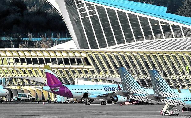 Suspenden la ruta aérea Loiu-Gibraltar por falta de permisos tras el Brexit