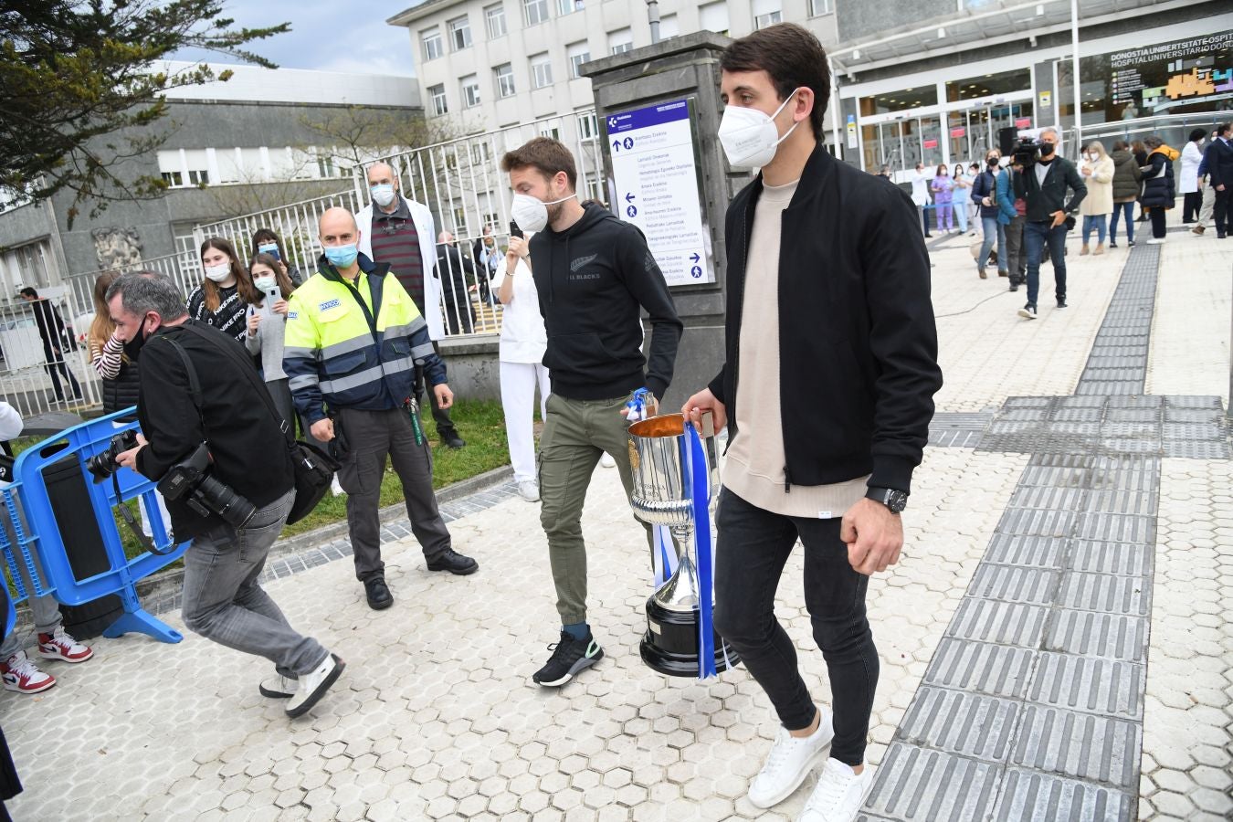 La Real ofrece la Copa a los sanitarios