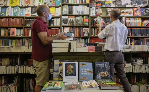 Los libreros de Gipuzkoa acogen con prudencia la llegada de la nueva web de venta 'on line'