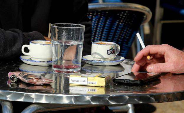 Solo un tercio de las denuncias por fumar en sitios prohibidos o venta de alcohol se sancionan