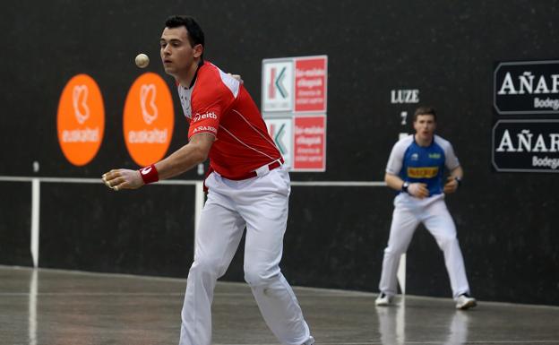 Erik Jaka se despide hoy de Aspe en el telonero del Adarraga