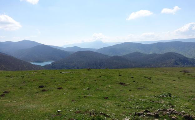 Sarastarri, tras los pasos de las lamias