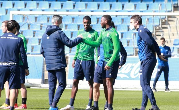 Baño y masaje en Zubieta antes de la última sesión en la que se recuperarán efectivos